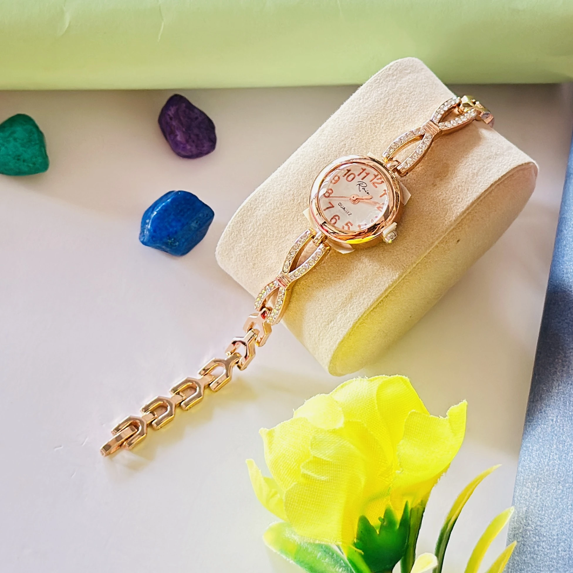 Analogue watch for girls