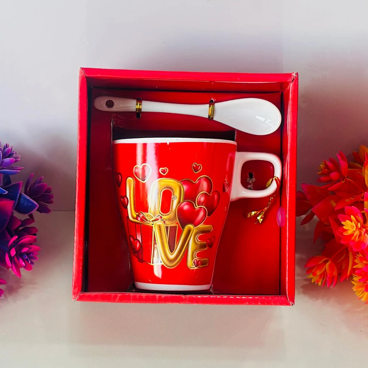 Red ceramic gift mug set with a spoon… QG7UOZ