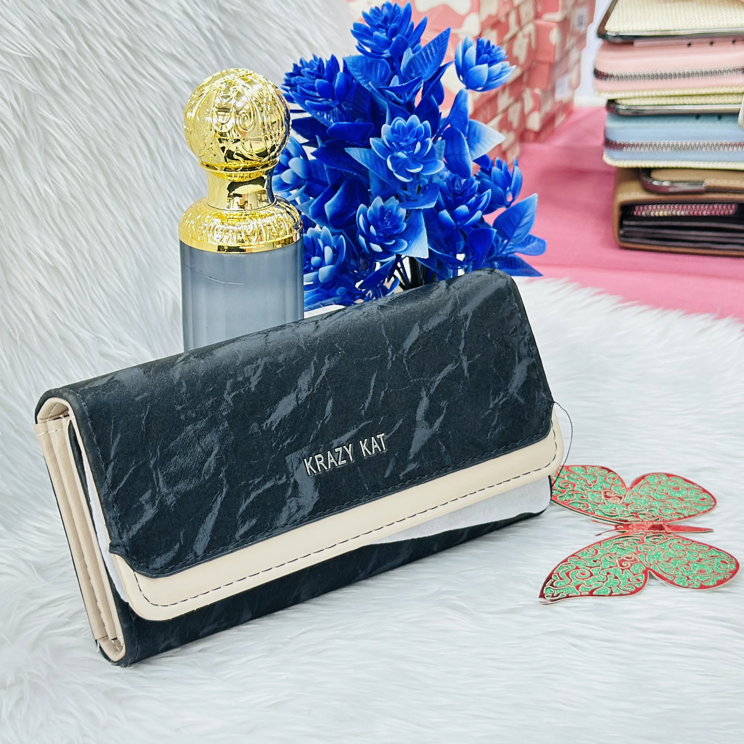 Black and beige women's clutch wallet