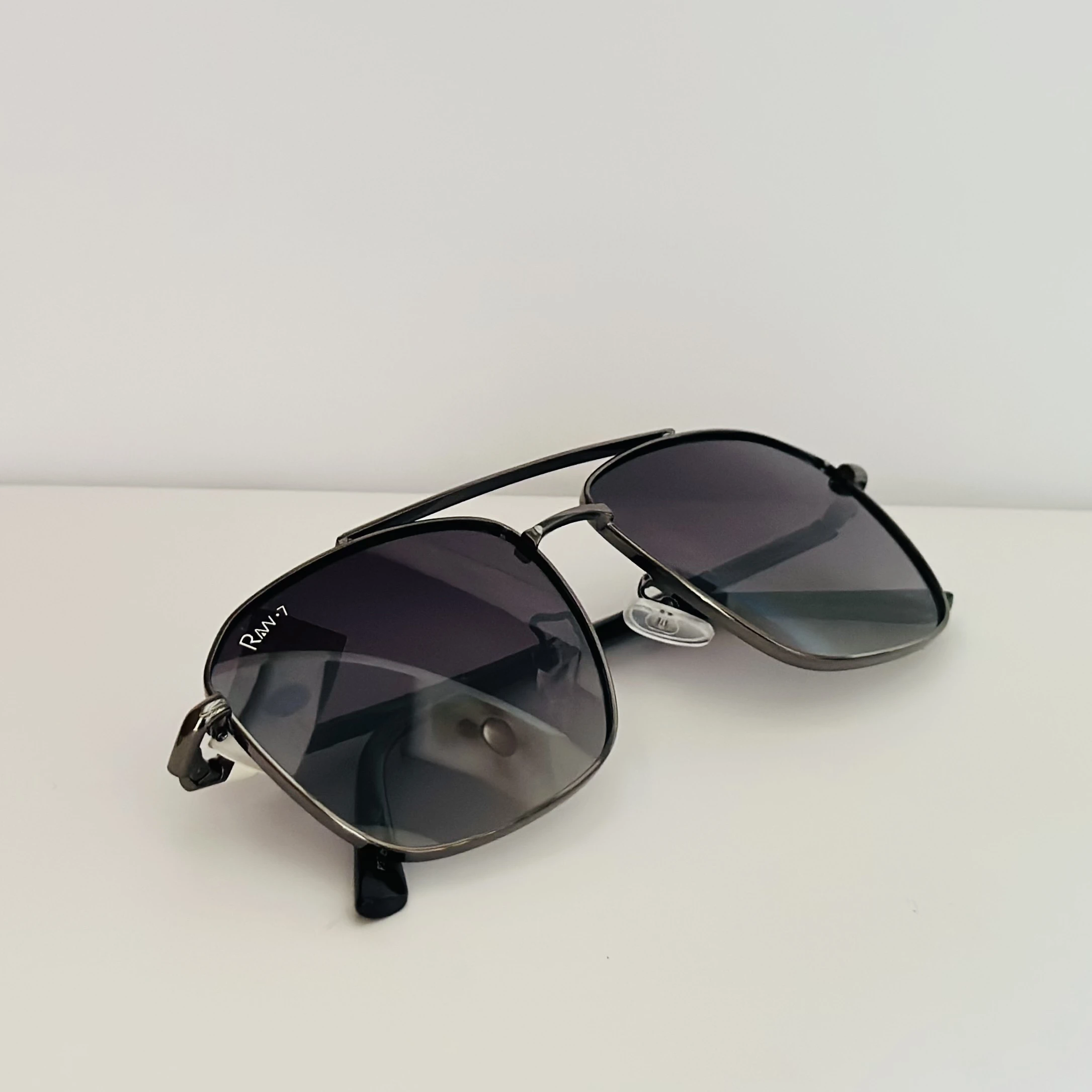 Guess GU5210 08B sunglass