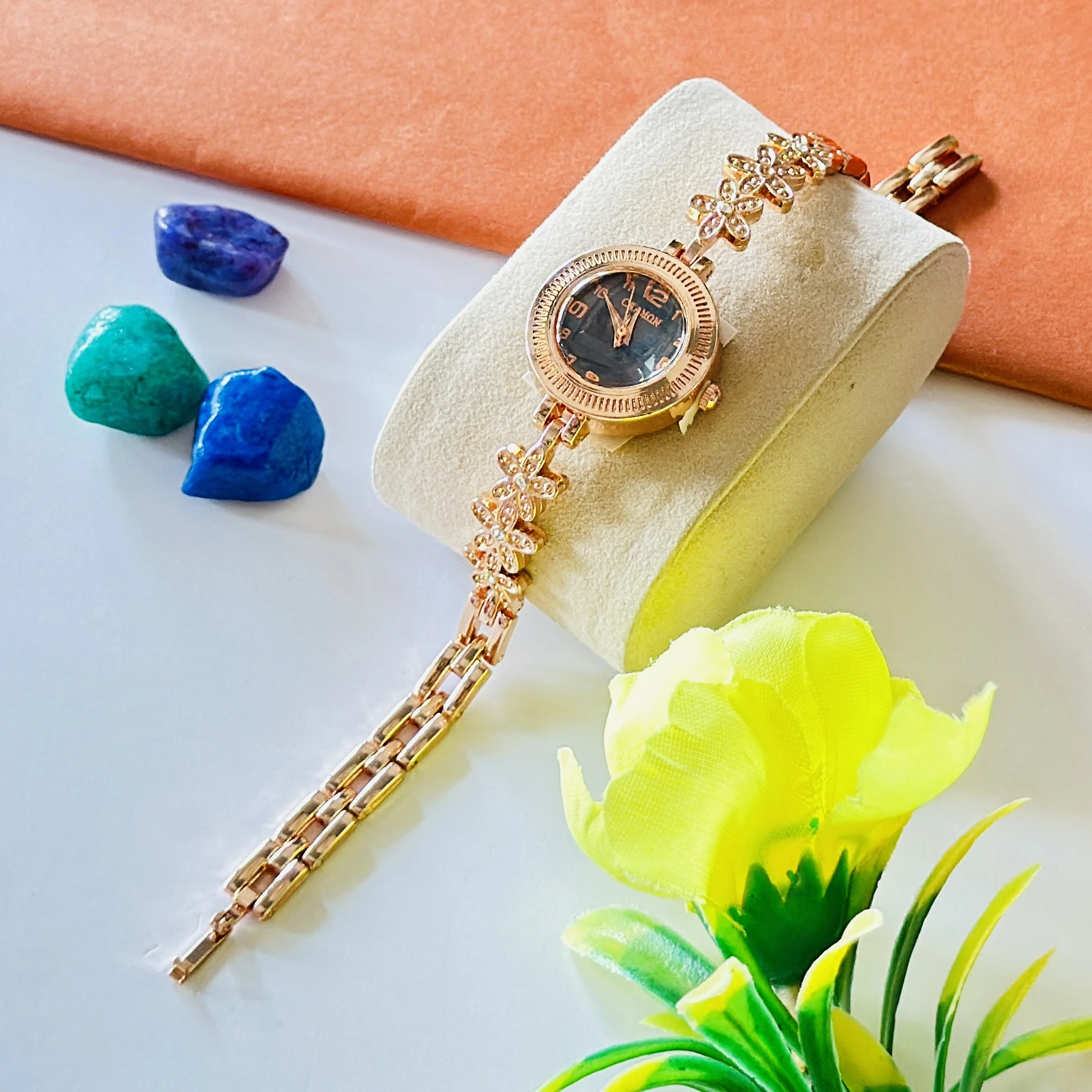 Analogue watch for girls