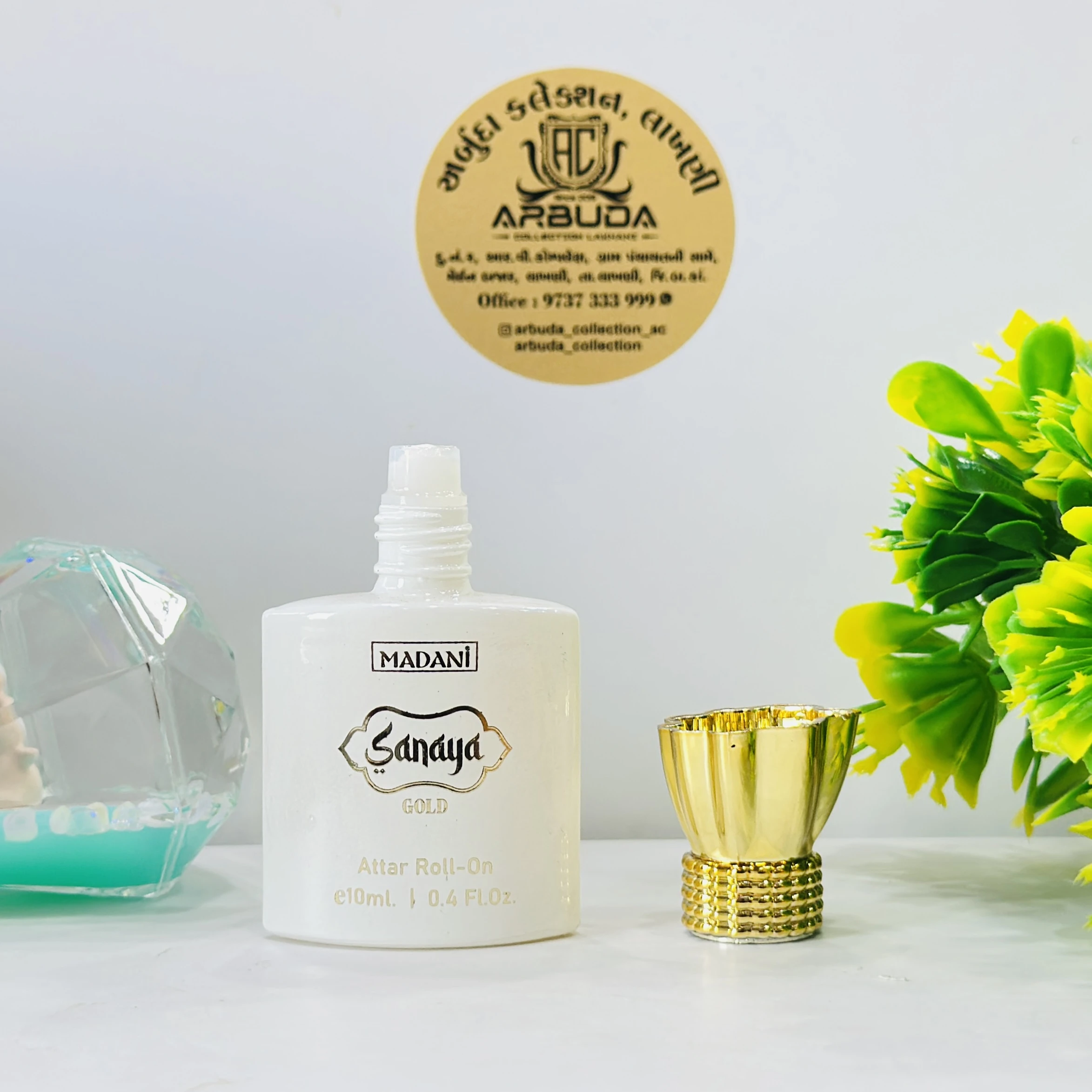 Madani Sanaya Gold Attar Roll-On, a 10ml