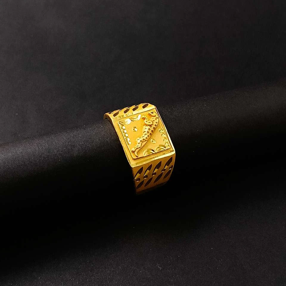 Gold plated men's statement ring