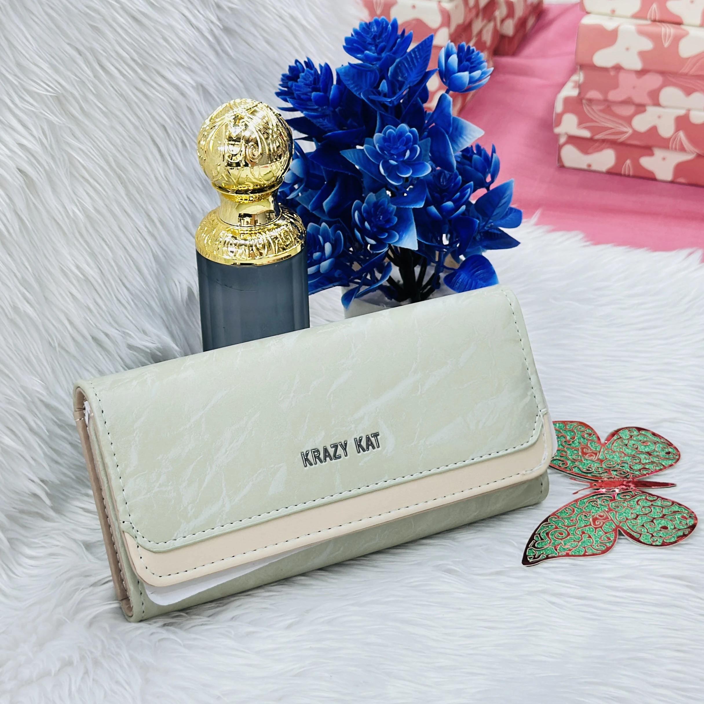 Krazy Kat brand textured women's wallet