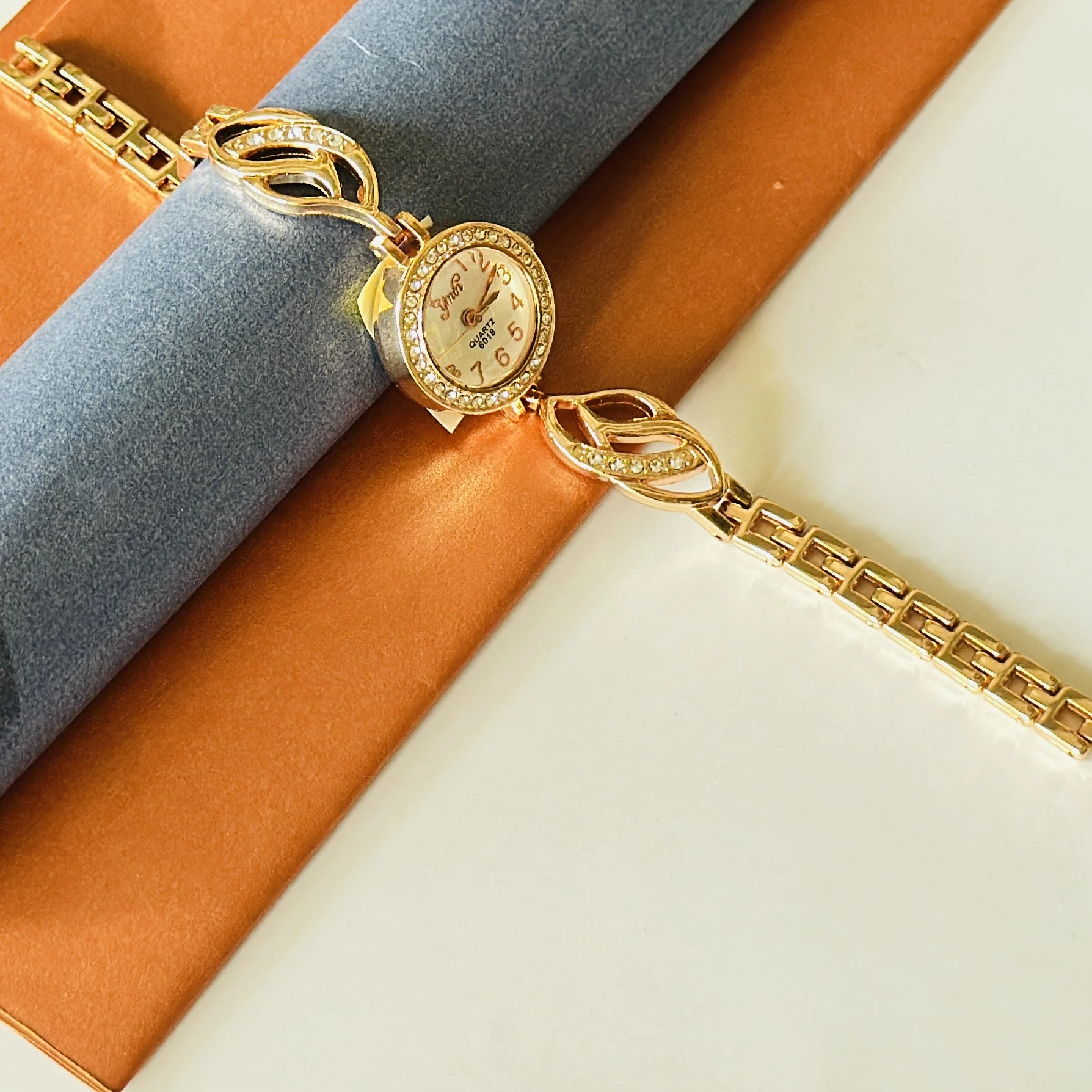 Analogue watch for girls
