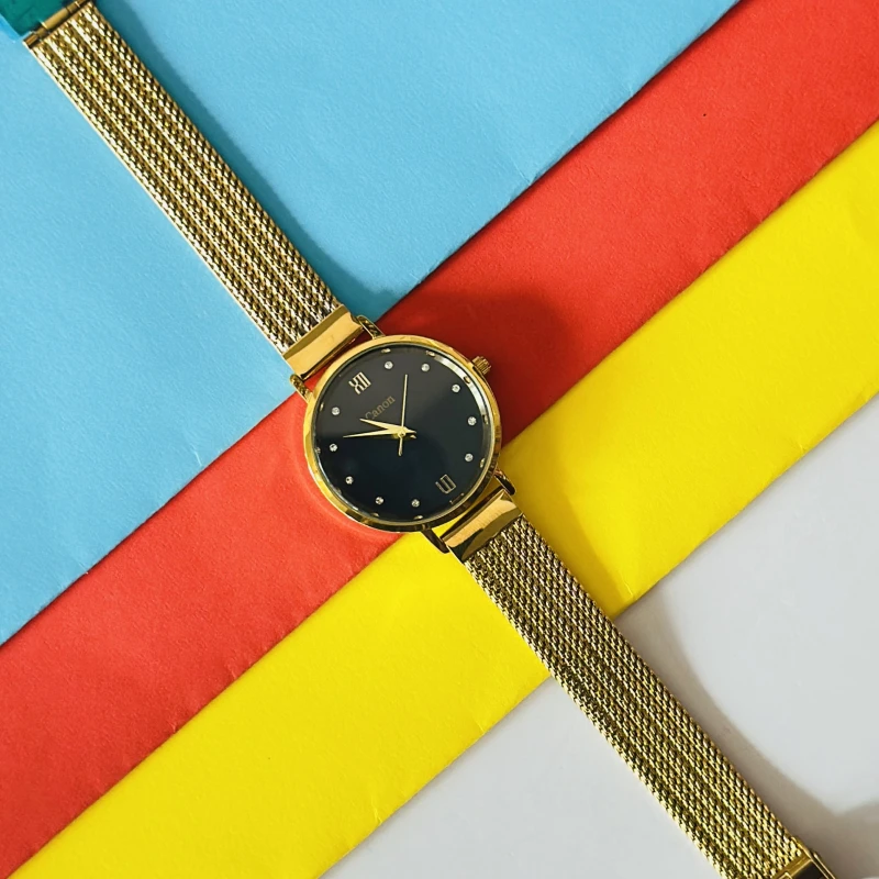 Gold tone analog wristwatch