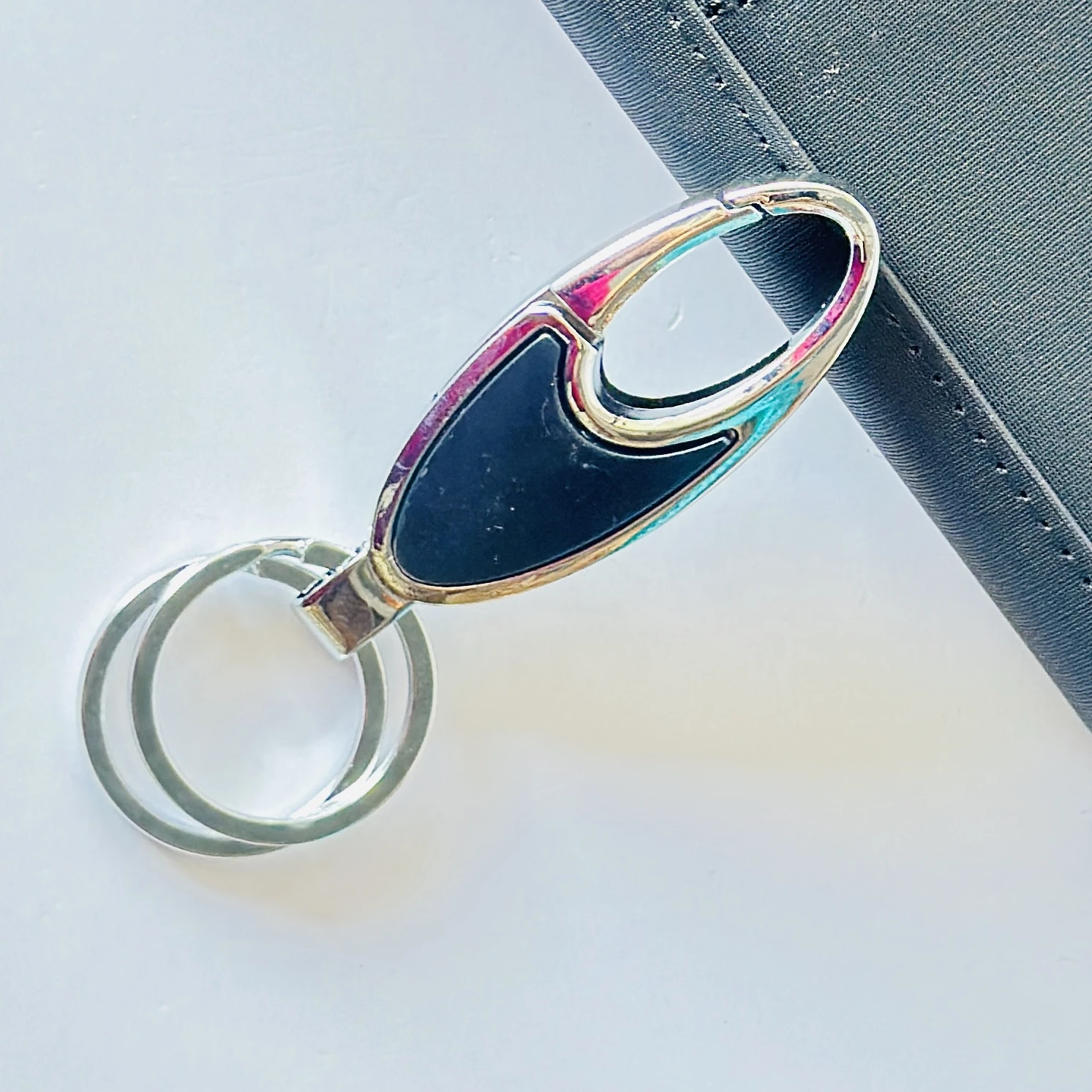 Detachable valet metal carabiner keychain