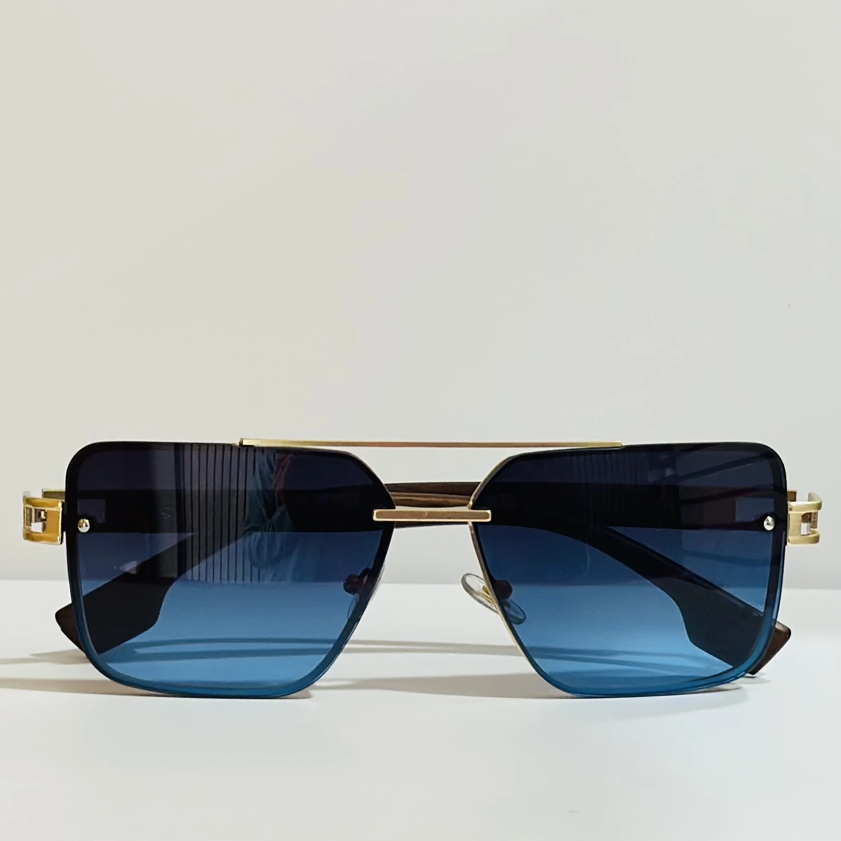 pair of Maybach The Metropolitan II GAAZ26 sunglasses.