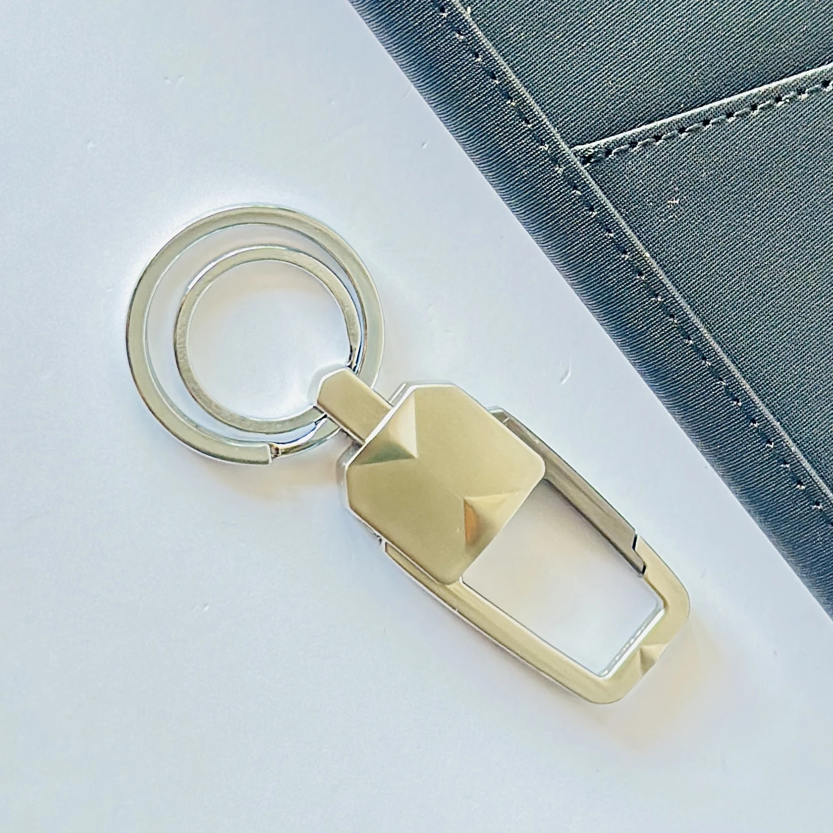 metallic quick-release car key chain