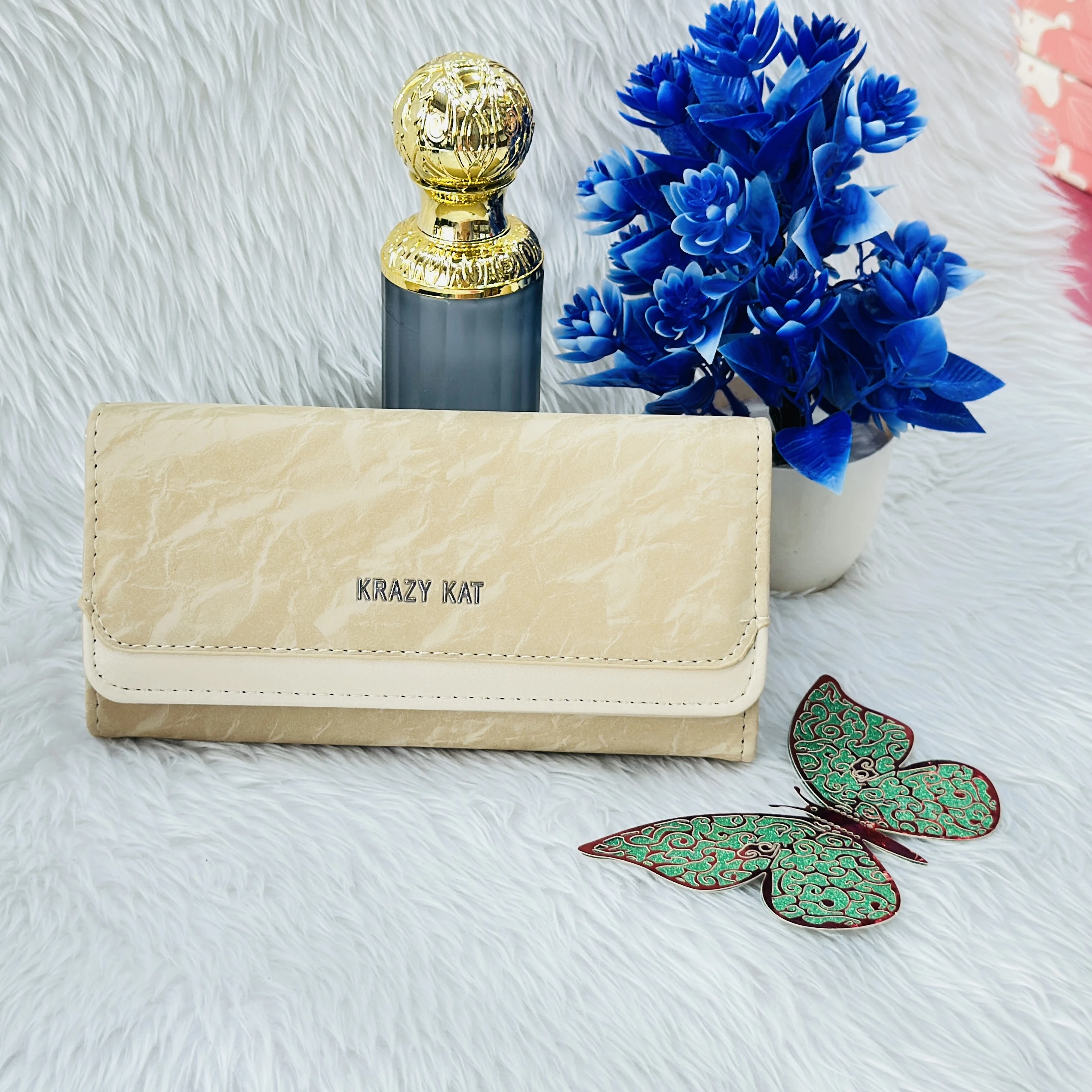 cream-colored Krazy Kat ladies wallet