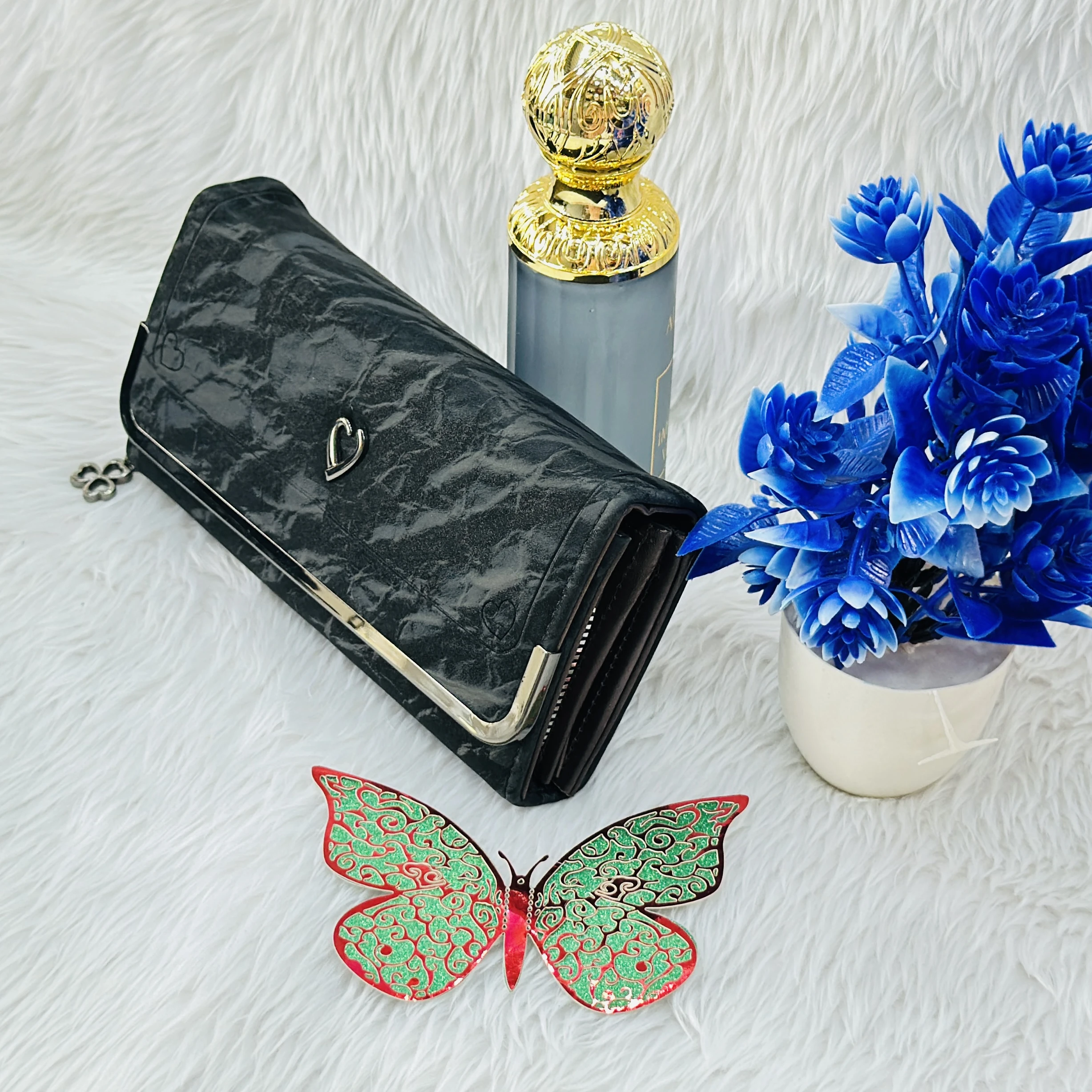 Black textured women's clutch wallet