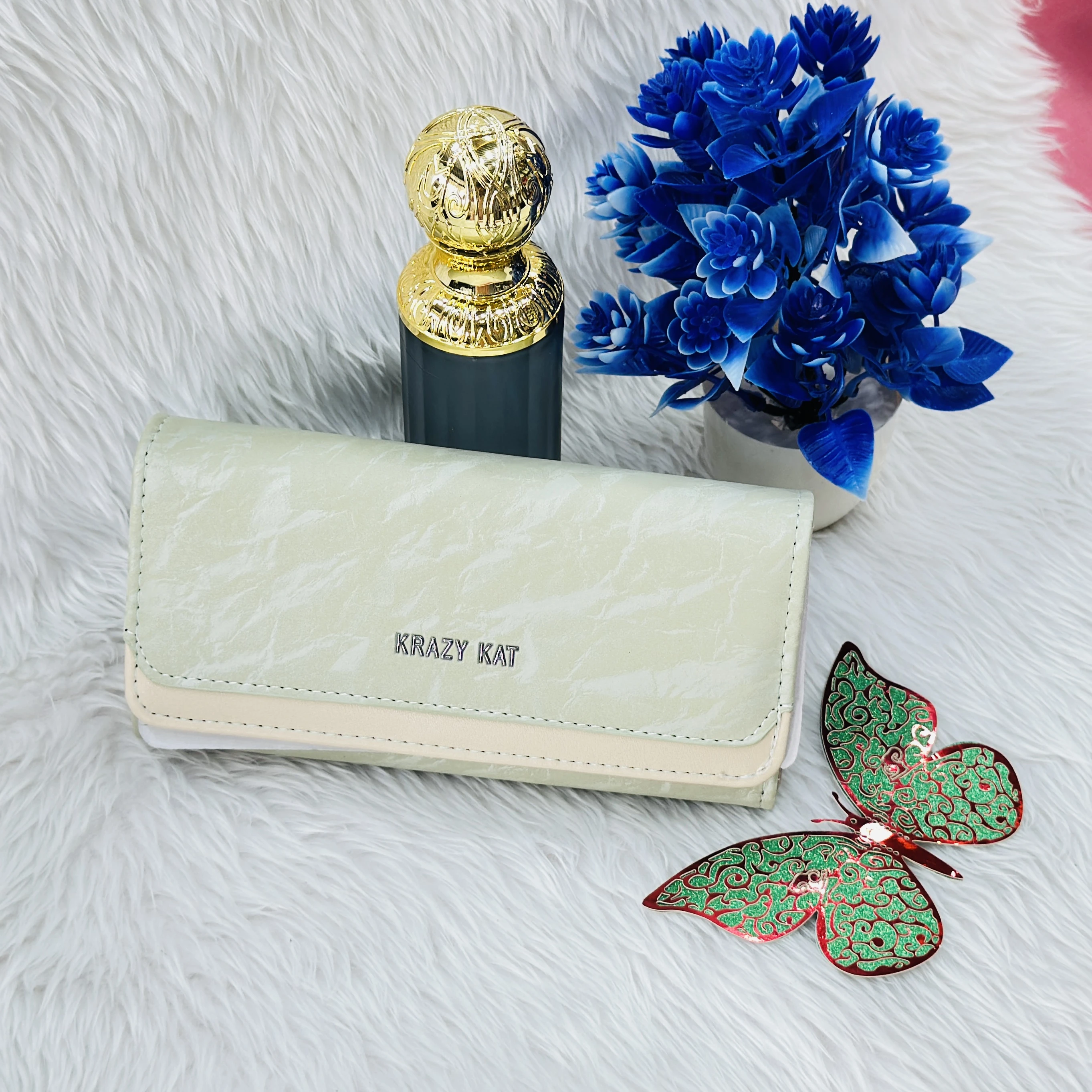 Krazy Kat brand textured women's wallet