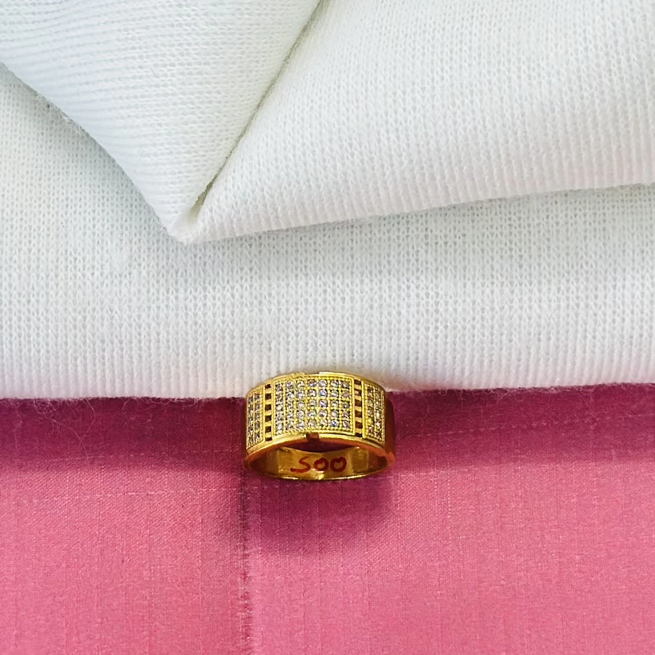 Gold plated finger ring with artificial stones.