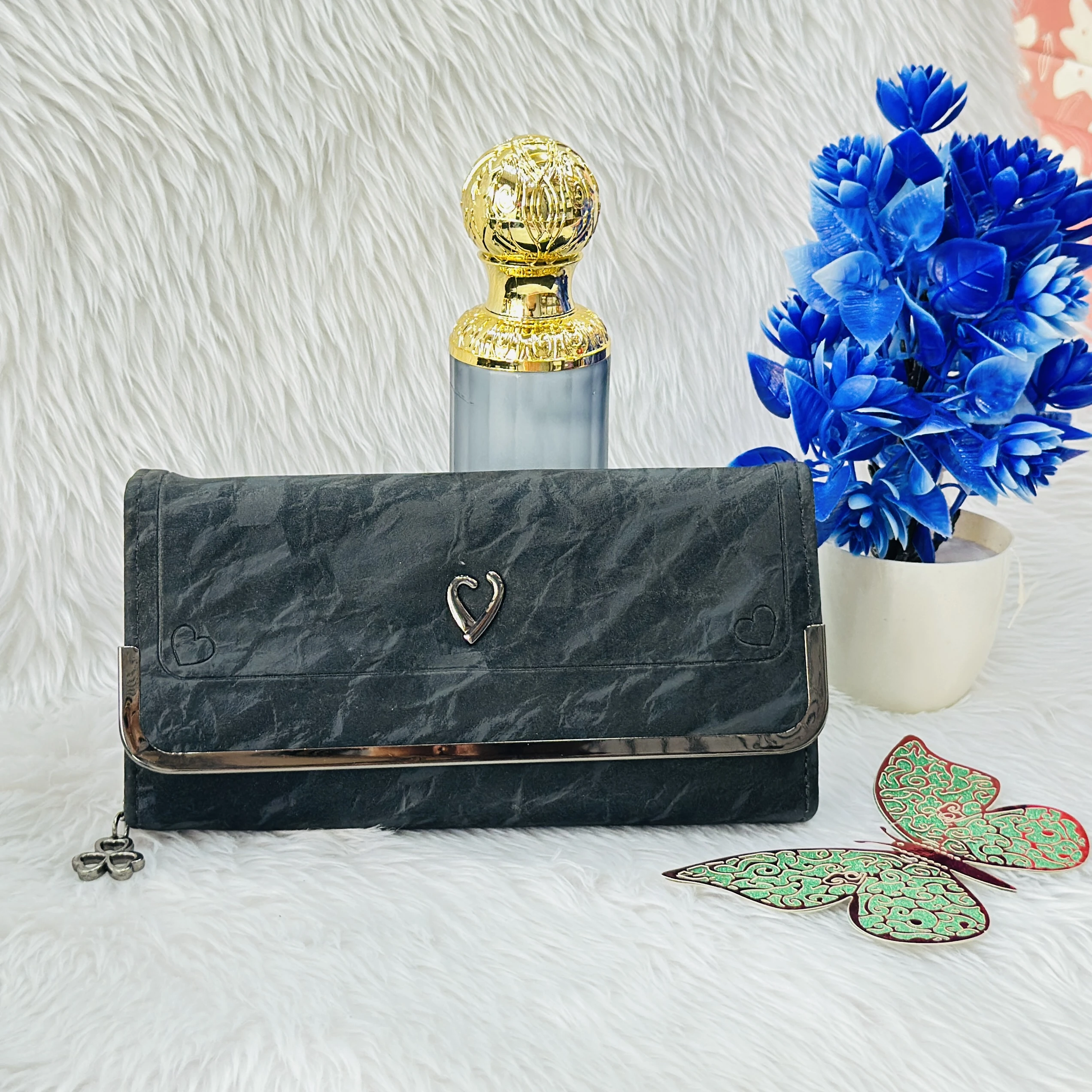 Black textured women's clutch wallet