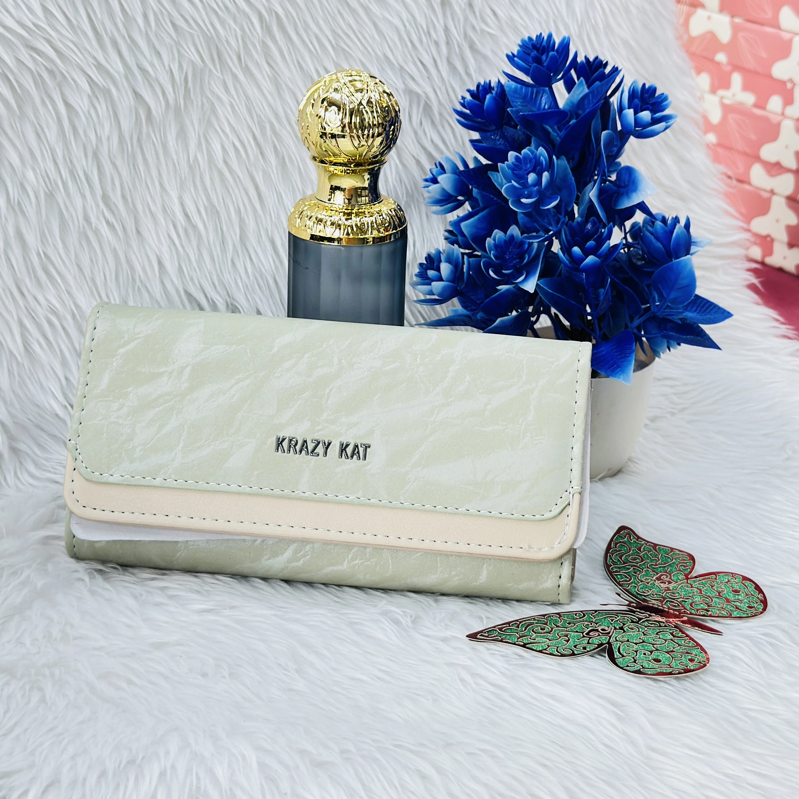 Krazy Kat brand textured women's wallet