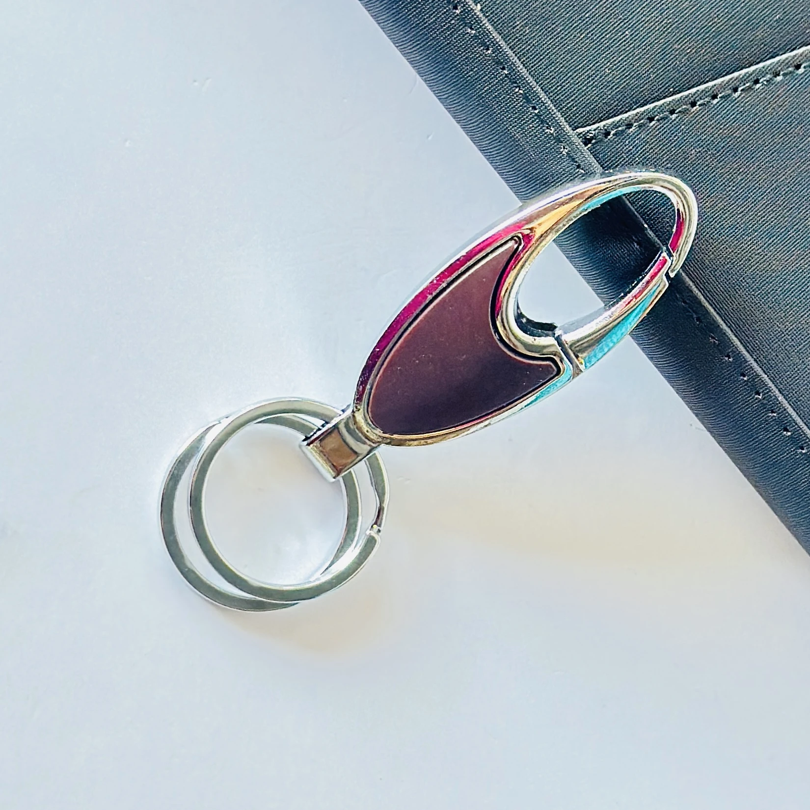 Detachable valet metal carabiner keychain