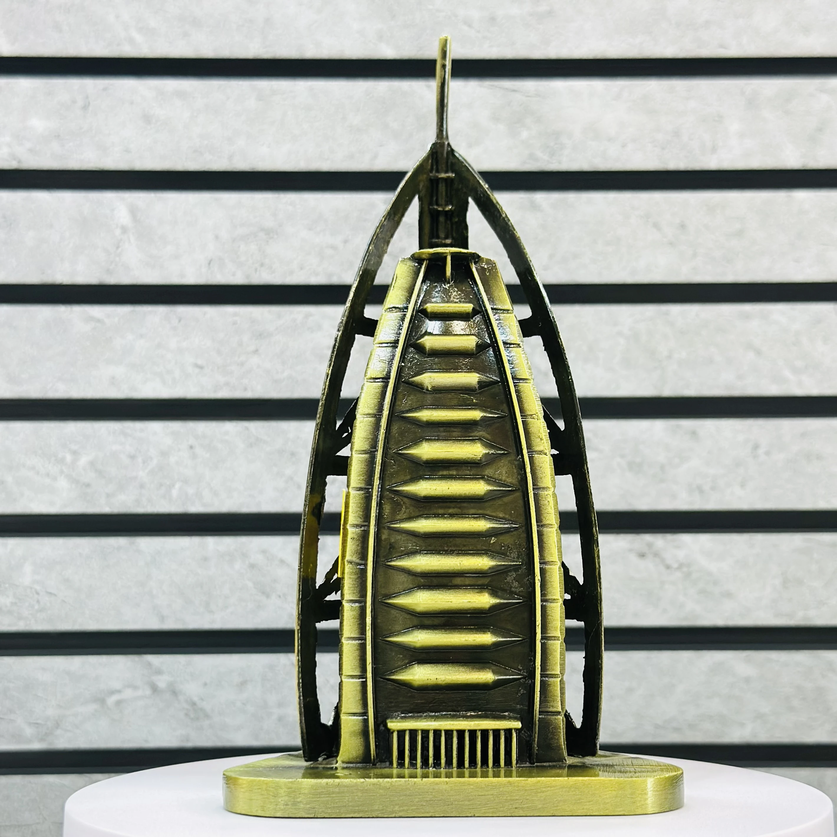 Model of the Burj Al Arab hotel in Dubai.(SKU-AMP4I9)