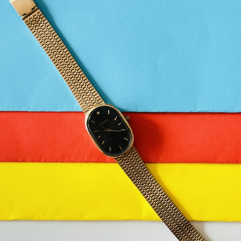 Gold tone vintage-style analog wristwatch
