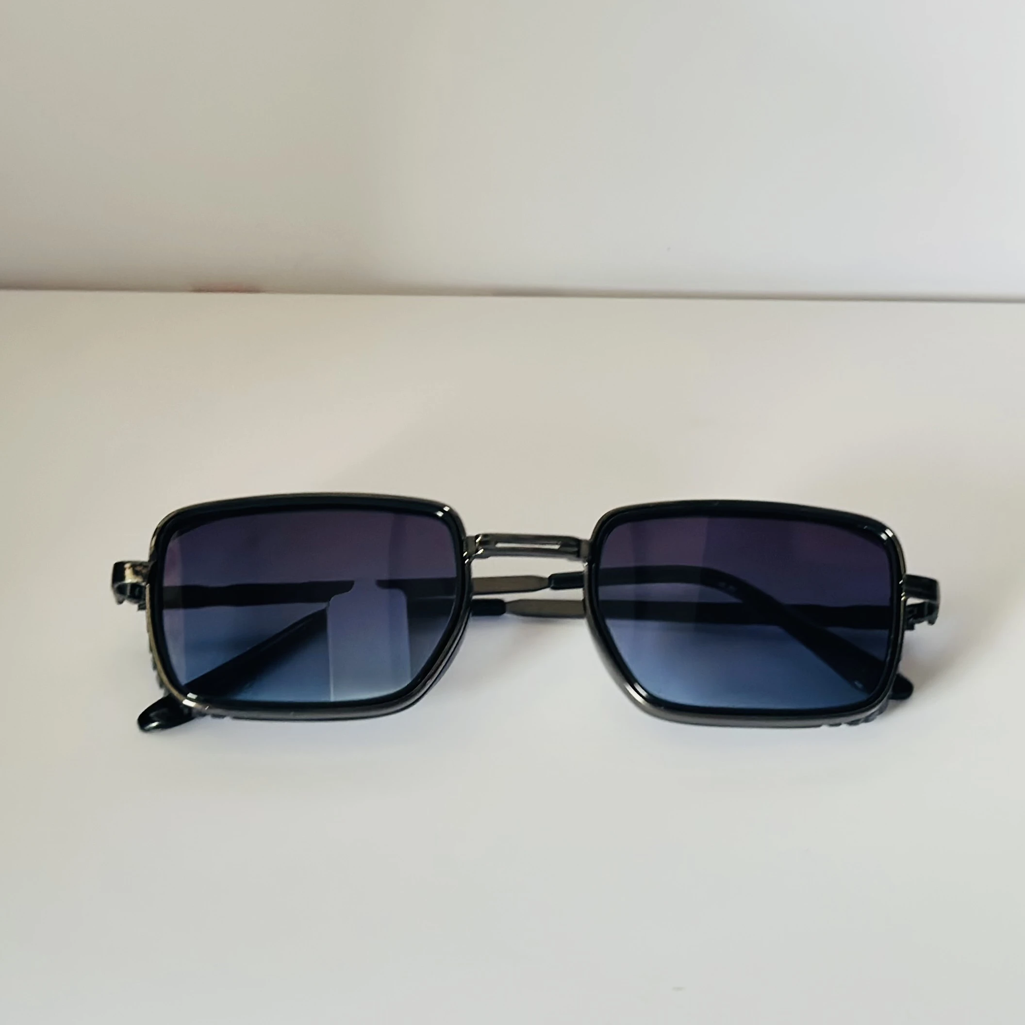 pair of Aedoll Goggle sunglasses with a gold metal frame and pink gradient lenses.