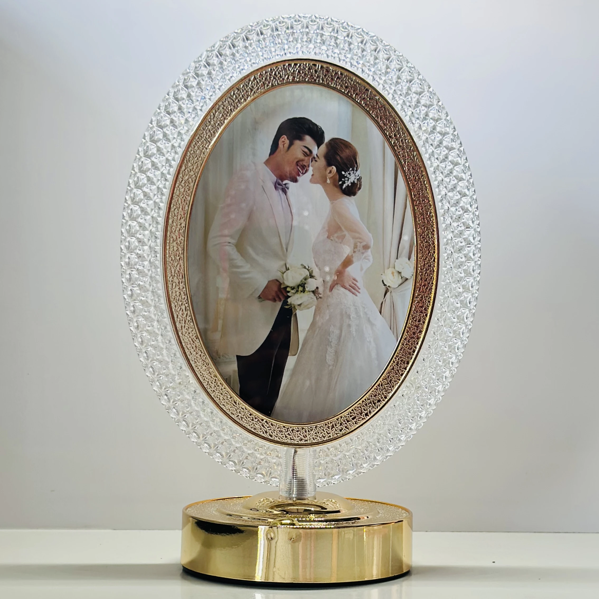 Romantic LED Dome Lamp with Kissing Couple