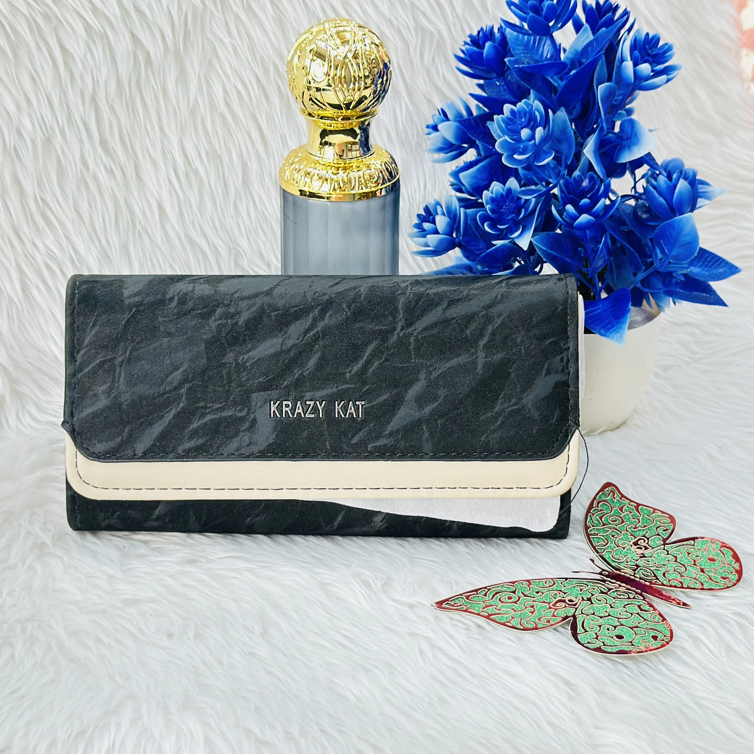 Black and beige women's clutch wallet