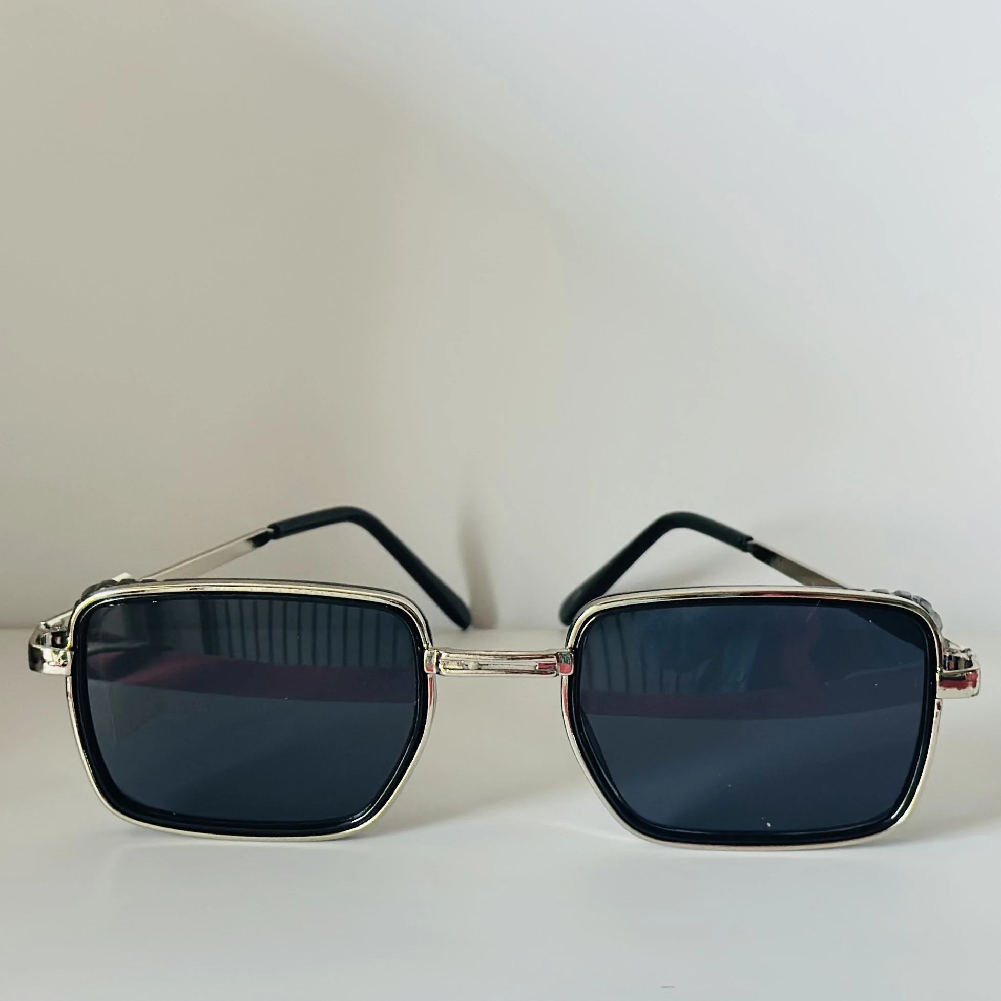 pair of Aedoll Goggle sunglasses with a gold metal frame and pink gradient lenses.