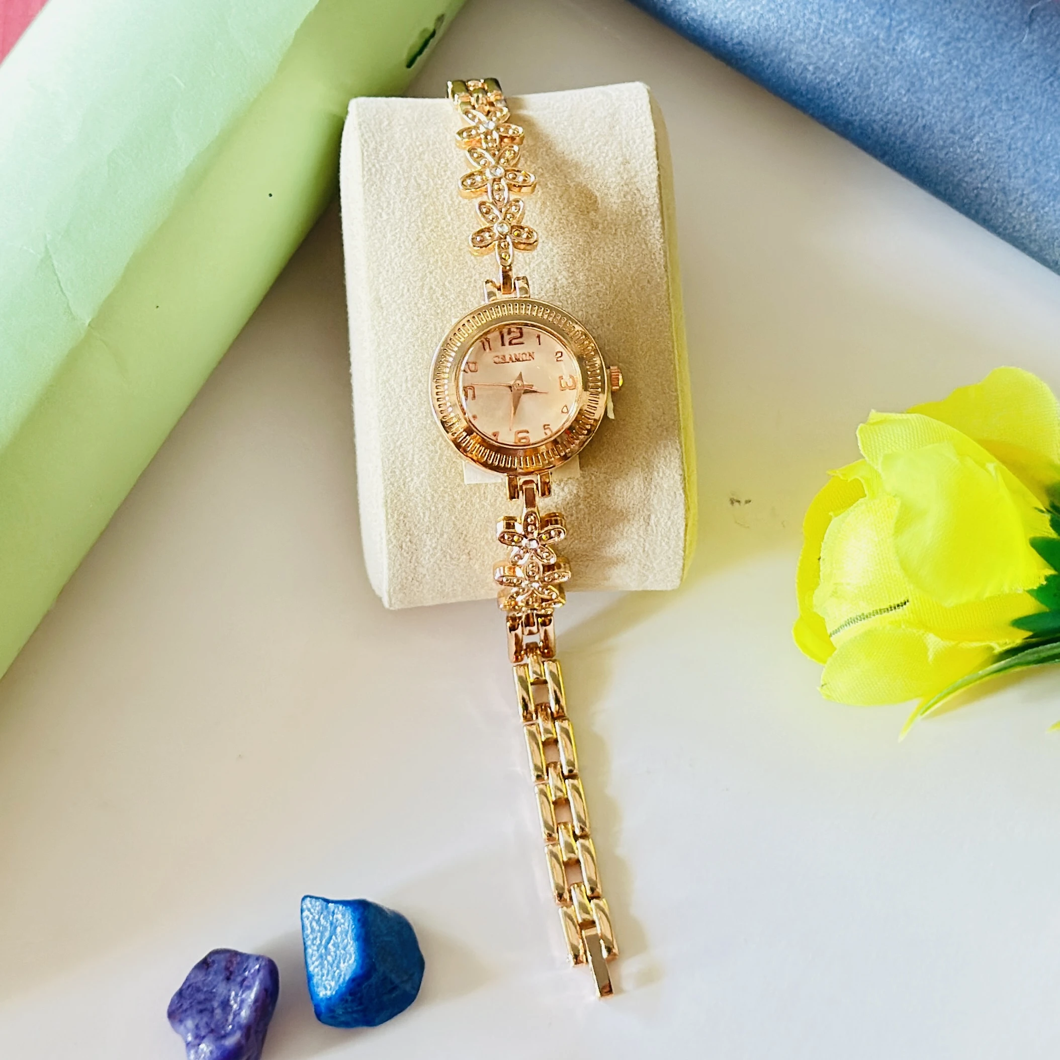 Analogue watch for girls
