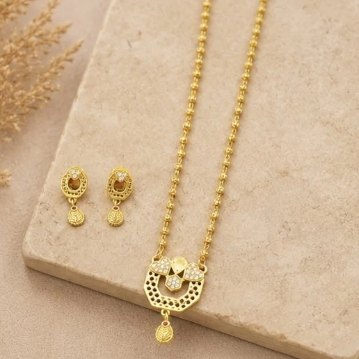 Gold necklace set
