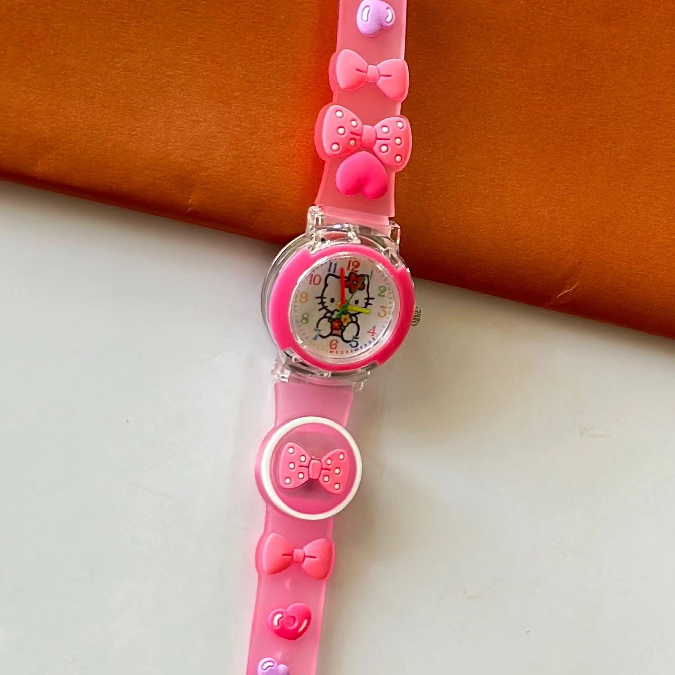 Kids analog watch with a pinky silicone strap