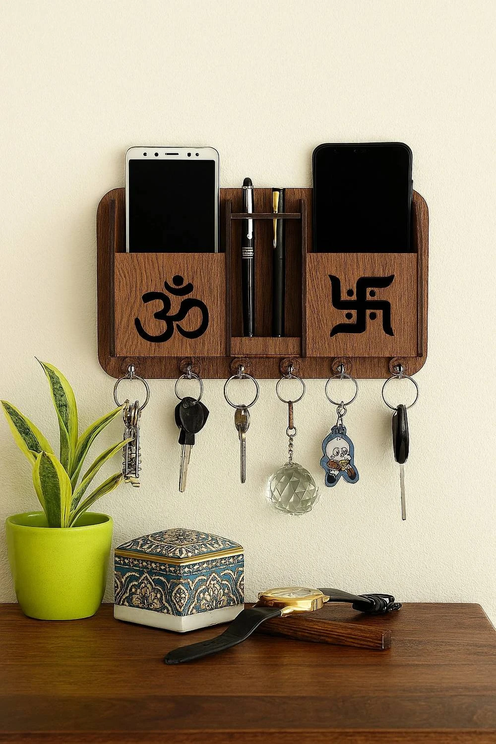 Wall -mounted plastic key holder